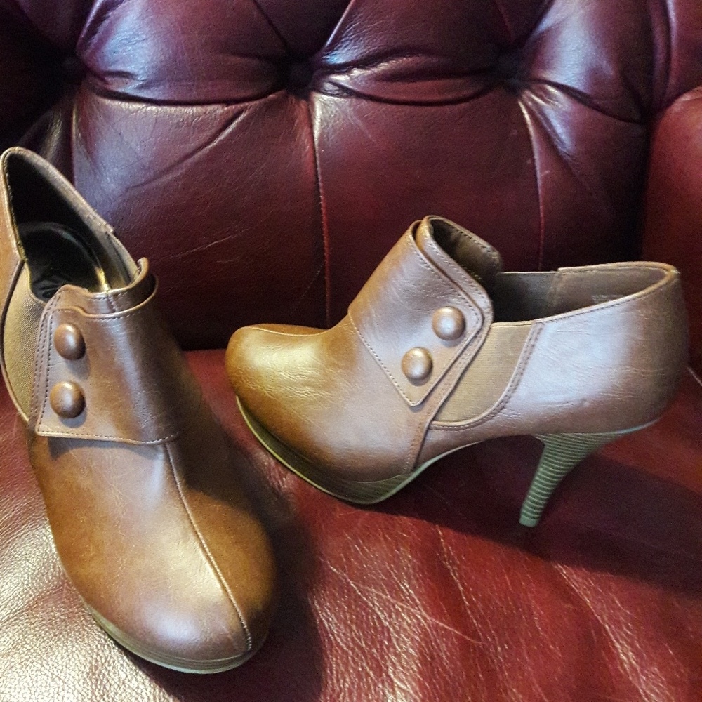 New Fioni Heels Size 8